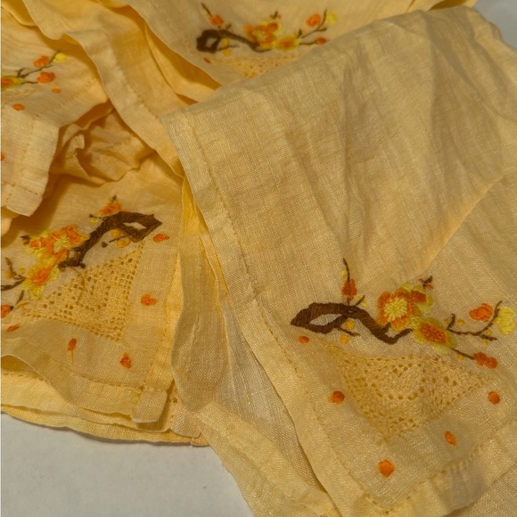Embroidered Vintage Floral Light Yellow Linen Tablecloth & Embroidered Napkins